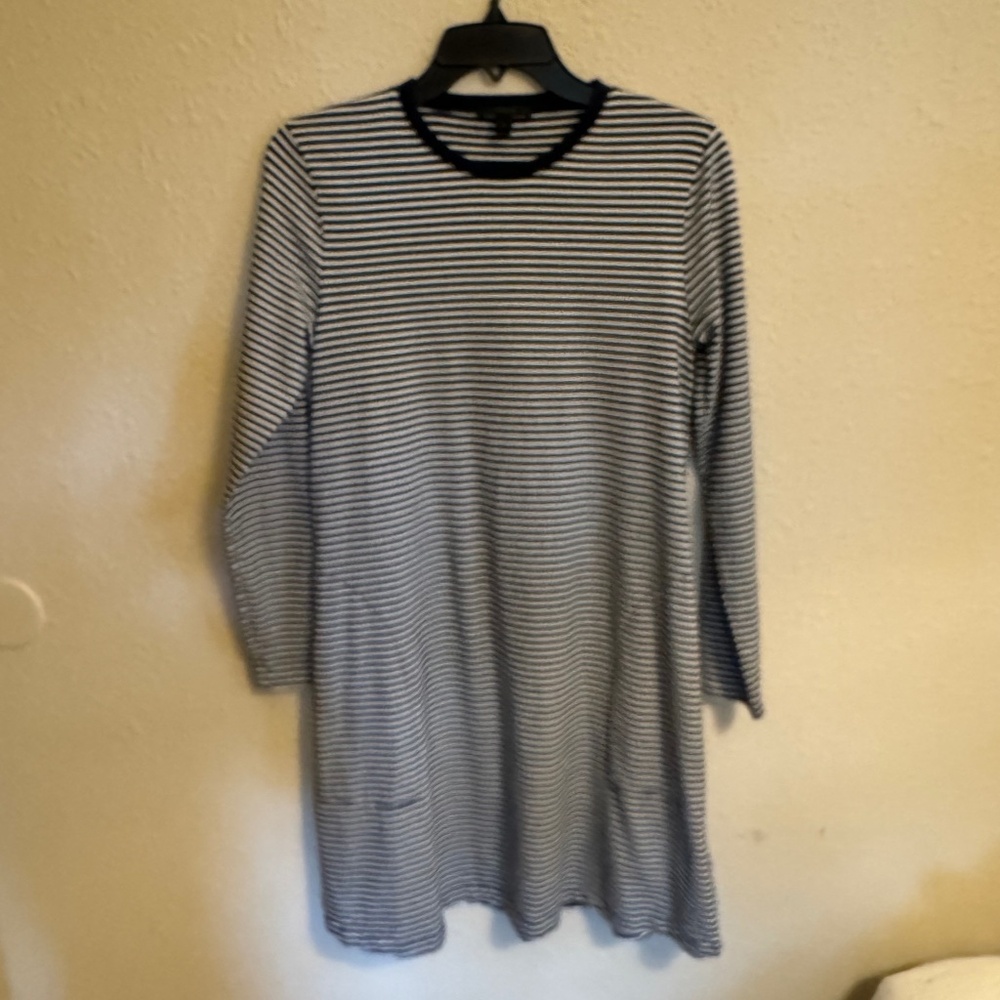 J. Crew T-shirt with pockets Dress sz small navy & white stripe
